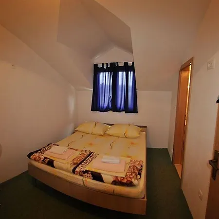 伊万卡巴拉克膳食公寓 招待所