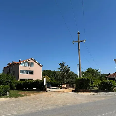 伊万卡巴拉克膳食公寓