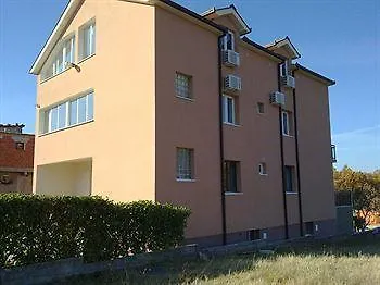 伊万卡巴拉克膳食公寓