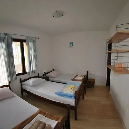 招待所 伊万卡巴拉克膳食公寓 2*