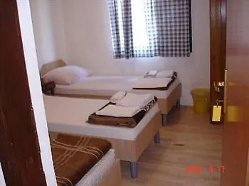 招待所 伊万卡巴拉克膳食公寓 2*