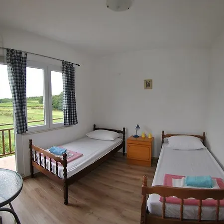 伊万卡巴拉克膳食公寓