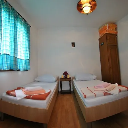 伊万卡巴拉克膳食公寓