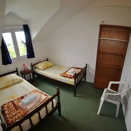 伊万卡巴拉克膳食公寓