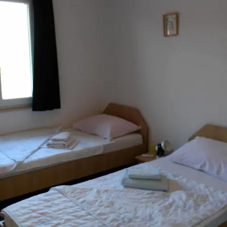 伊万卡巴拉克膳食公寓 2*