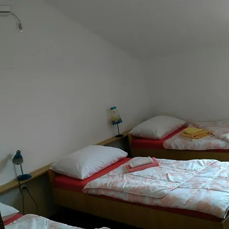 招待所 伊万卡巴拉克膳食公寓