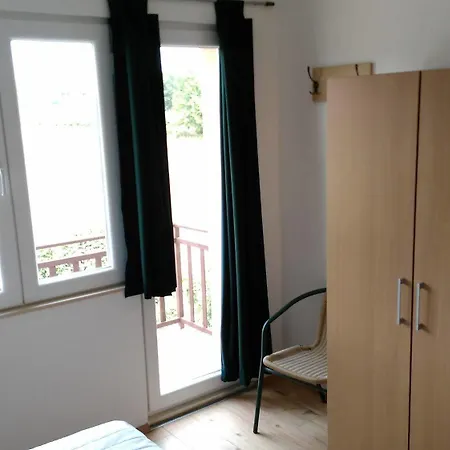 招待所 伊万卡巴拉克膳食公寓 2*