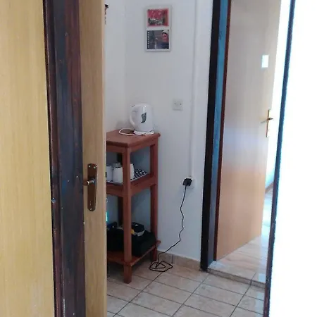 伊万卡巴拉克膳食公寓 2*