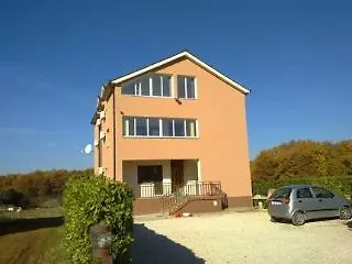 伊万卡巴拉克膳食公寓